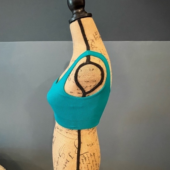 EUC Athletic sports top - Picture 3 of 4